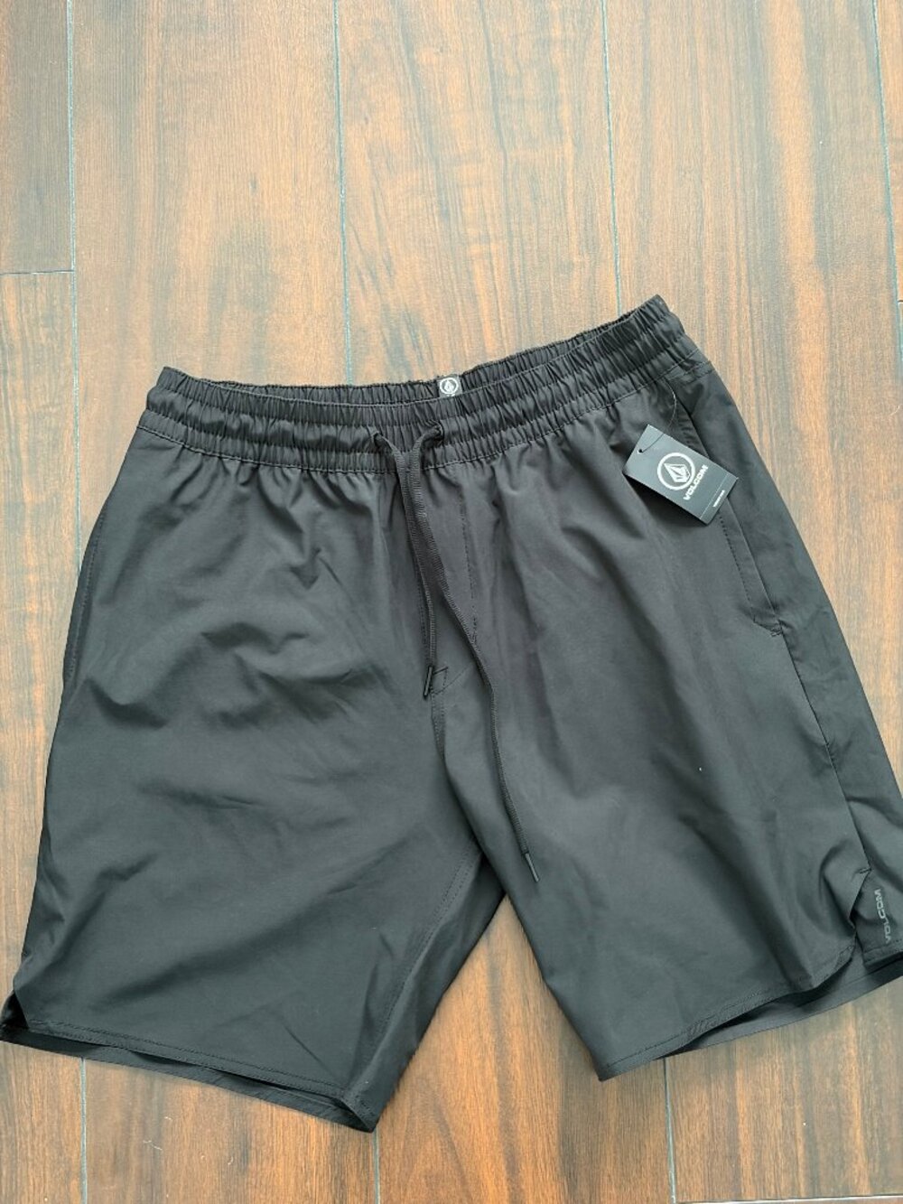 NWT Men's Volcom Saturdazze Shorts Size Medium